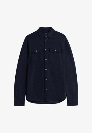 Marineblauwe button-up shirt gemaakt van gestructureerde stof, met een kraag, lange mouwen en twee voorzakken met drukknoopjes.