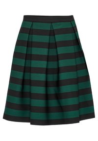 Falda de rayas negras y verdes con pliegues, elaborada con una tela suave. Presenta una cinturilla ajustada y un dobladillo de longitud media.