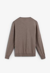 Langärmliger gestrickter Pullover in gedämpftem Taupe, flach mit der Rückseite nach oben präsentiert, mit gerippten Bündchen und Saum sowie Rundhalsausschnitt.