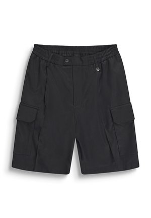 Shorts cargo noirs avec taille élastique, fermeture par bouton, passants de ceinture et poches à rabat de chaque côté, posés à plat sur un fond blanc.