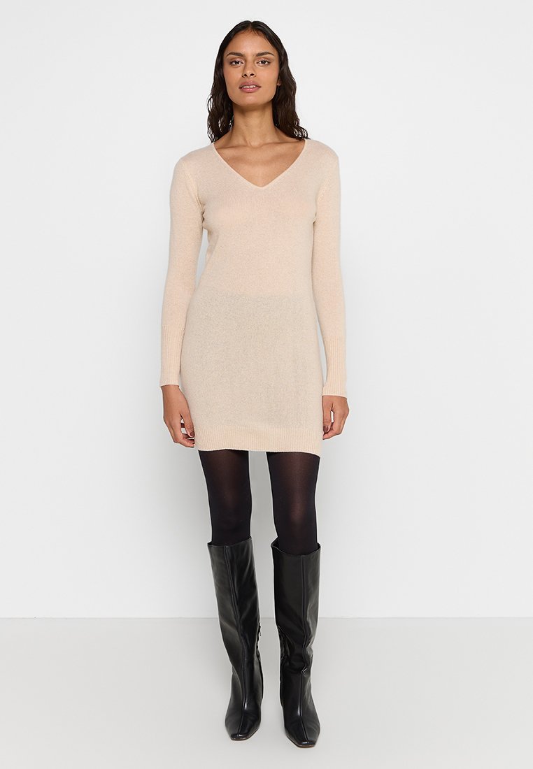 Just Cashmere Gebreide jurk beige Just Cashmere Gebreide jurk beige