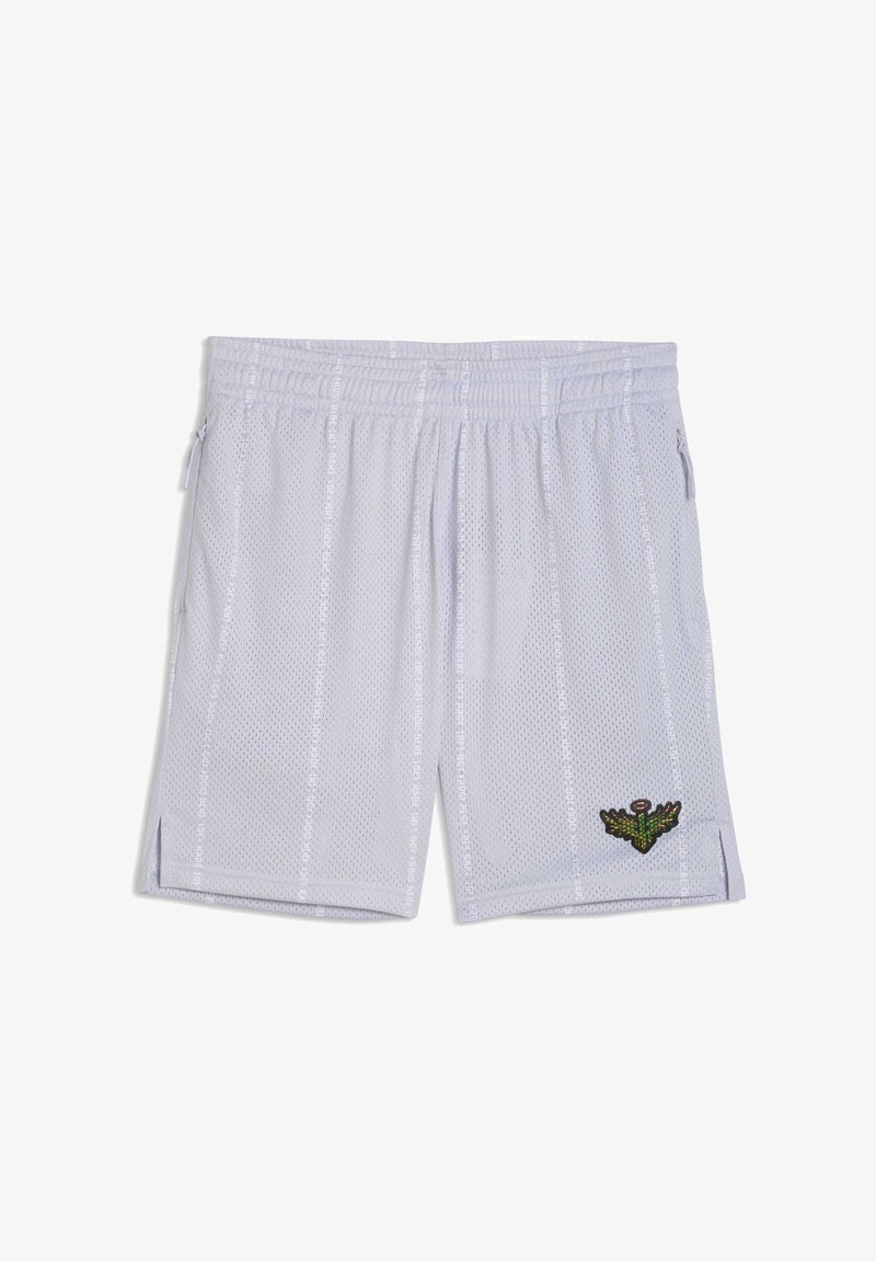 Shorts en maille gris clair avec une ceinture élastique, dotés de poches latérales et d'un emblème brodé coloré sur le bas du côté droit.