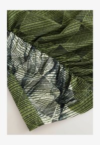 Non sélectionné, green floral print