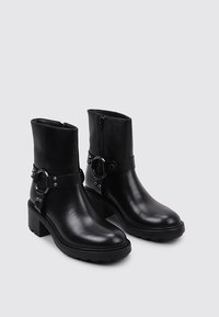 Sandra Fontán Botines camperos - black