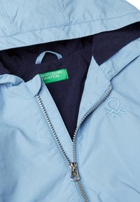 United Colors of Benetton WITH HOOD - Allvädersjacka - blue