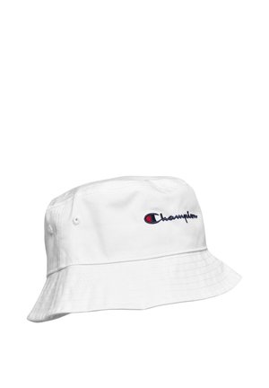 Chapeau seau en coton blanc avec bordure cousue et logo Champion brodé en bleu marine et rouge sur le côté.