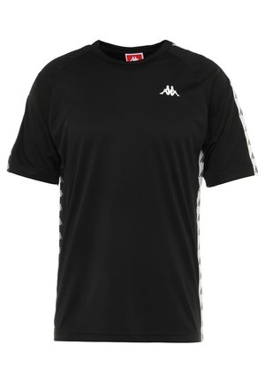 Czarna sportowa koszulka z krótkim rękawem z białym logo na piersi i powtarzającym się wzorem logo na białych paskach wzdłuż rękawów i boków.