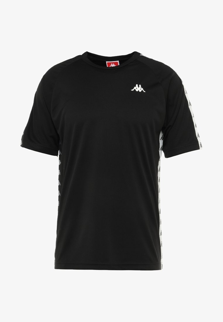T-shirt de sport noir à manches courtes avec logo blanc sur la poitrine et motif de logo répété sur des bandes blanches le long des manches et des côtés.