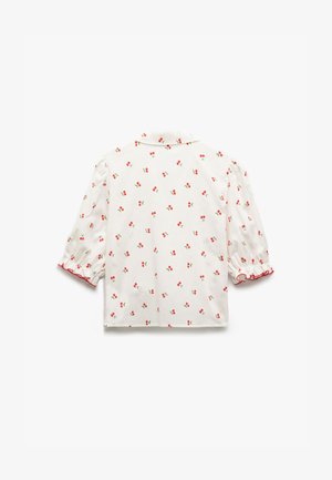 Biała bluzka z czerwonym wzorem wiśni, krótki puffowany rękawek i czerwony falbaniasty dół. Lekka tkanina z kołnierzykiem na guziki.