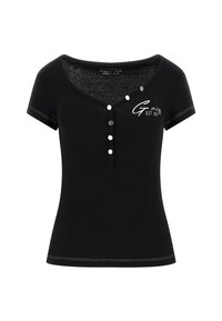 Camiseta negra acanalada de manga corta, escote en V, cinco botones decorativos y costuras blancas. Presenta el logo "Guess EST 1981".