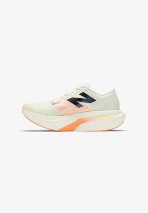 New Balance, FUELCELL SUPERCOMP ELITE V4 - Løbesko til landevejen - white beige