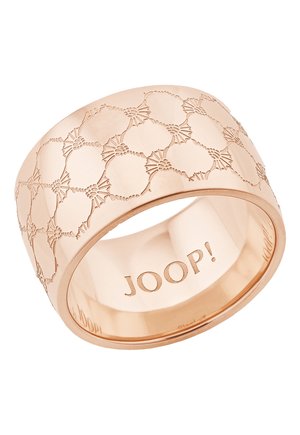 Bred rosaguldring med et gentaget prægede blomster mønster og "JOOP!" indgraveret inde i båndet.