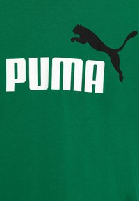 Puma COL LOGO TEE - Camiseta estampada - archive green