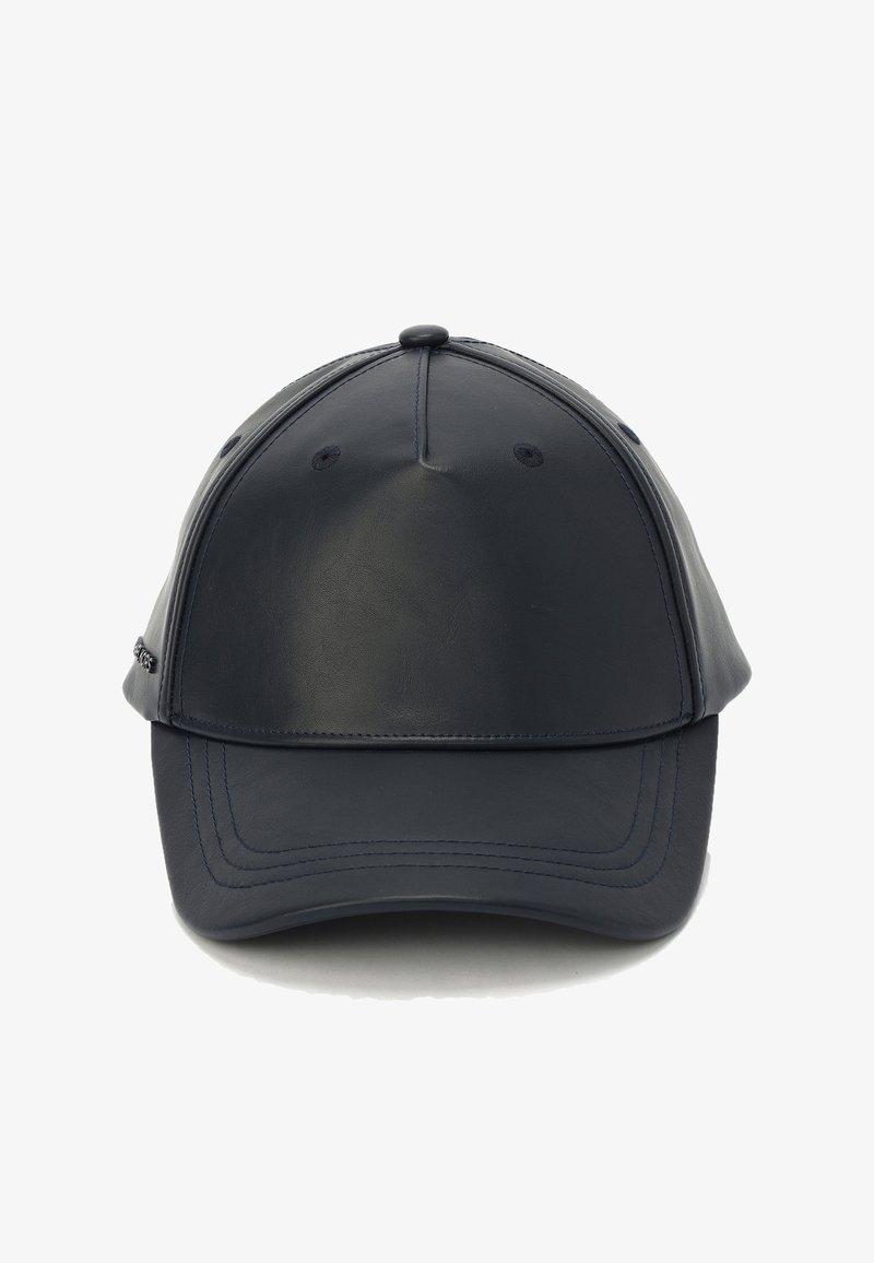 Leder-Baseballkappe in dunklem Marineblau mit gebogenem Schirm, gestickten Details und Belüftungsöffnungen. Glatte Textur mit strukturiertem Design.