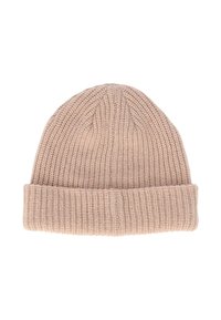 Beige stickad mössa med ribbat mönster och uppvik. Materialet verkar mjukt och varmt, lämpligt för kallt väder.