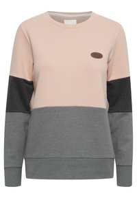 Sudadera de cuello redondo con una sección superior de color rosa claro, mangas gris oscuro y una sección inferior gris. Presenta un pequeño parche de logo en el pecho.