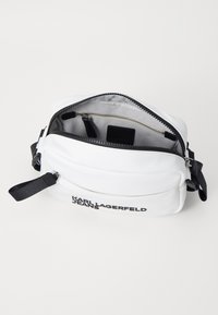 Karl Lagerfeld Jeans ESSENTIAL UNISEX - Axelremsväska - white