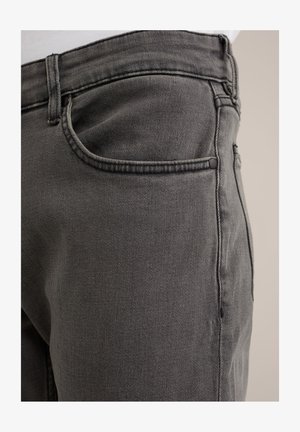 Grå denim jeans med et klassisk fem-lomme design, der har synlig syning, en glat tekstur og en standard pasform.