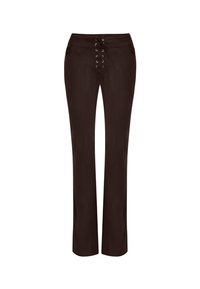 Czarne spodnie z przodu na sznurówki z metalowymi oczkami, prosty fason nogawki oraz gładka tekstura materiału. Brak widocznych kieszeni.