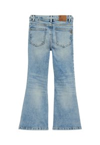 hele sinised teksapüksid kõrge vöökohaga, millel on nahast märk tagaküljel ja kaks tagataskut tooni sobiva õmblusega.