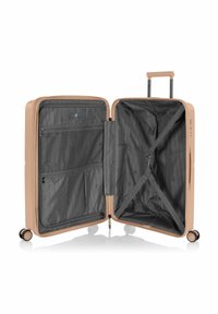 Hartschalenkoffer in hellem Beige mit zwei Fächern, grauem Innenfutter, Reißverschlusstaschen und Kreuzgurten für sicheres Packen. Mit ausziehbarem Griff und Rädern.