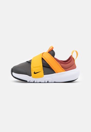 FLEX ADVANCE BT UNISEX - Sneakers basse - medium ash/black/canyon rust/kumquat