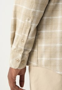 Mads Nørgaard ALASKA CHECK SUNE SHIRT - Ing - vanilla ice/silver sage