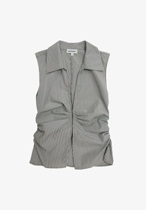 Beżowa, bezrękawnikowa koszulka w pionowe paski, z złożonym kołnierzykiem i marszczonymi bokami. Wykonana z lekkiego materiału w stonowanych kolorach.