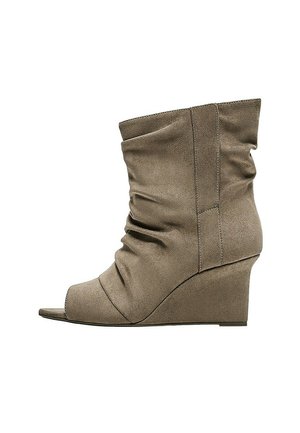 Bershka, PEEP TOE SLOUCHY - ANKLE BOOTS - Escarpins compensés - taupe