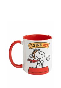 Tazza in ceramica con manico e interno rossi, decorata con un personaggio dei cartoni animati in tuta da aviatore e la scritta "FLYING ACE" in giallo e nero.