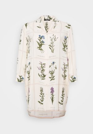 Weißes Bluse mit botanischem Druck in grün und blauen Blumen, Knopfverschluss vorne, Kragen und langen Ärmeln. Glattes Gewebe mit leichtem Textur.