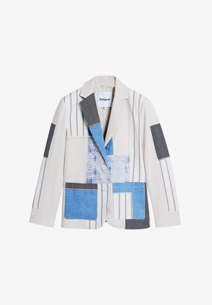Patchwork-Blazer mit beigem Grundton und gestreiften Mustern in Blau, Schwarz und Weiß. Mit zwei Knöpfen und unterschiedlichen Stofftexturen in einem modernen Schnitt.