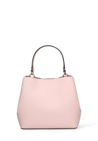 Lichtroze gestructureerde handtas met enkele donkerroze bovenkantgreep en goudkleurige hardware op witte achtergrond.