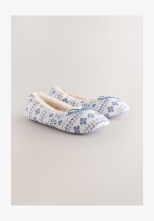 Balerini tricotati albastru și alb cu model floral, căptușeală din blană ecologică și funde albastre în față. Textură moale și design cu vârf rotund.