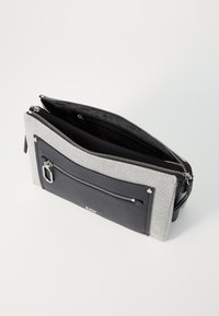 DKNY NALA CROSSBODY - Rankinė per petį - black/neutral