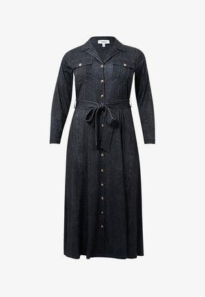 Donkerblauwe denim jurk met lange mouwen, een knopenlijst aan de voorkant, twee borstzakken en een strikceintuur in de taille.