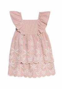 Robe rose pâle avec des manches volantées, des motifs floraux et de coquillage brodés, des volants en étages et un ourlet festonné. Fabriquée en tissu léger.