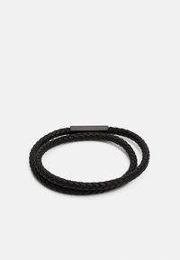 Must mustränniga nahast käevõru, millel on sile ristkülikukujuline klamber, topeltkeerdumisdisain ja tekstureeritud viimistlus.