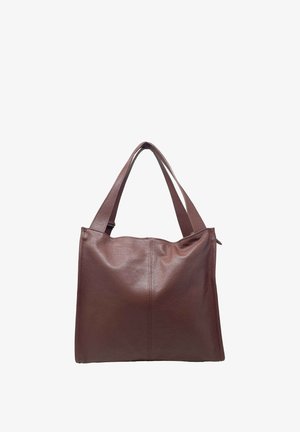 Borsa a tracolla in pelle marrone con superficie testurizzata, due manici robusti e un design semplice e privo di ornamenti, dotata di una chiusura superiore a zip.