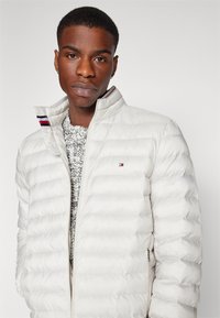 Tommy Hilfiger PACKABLE - Jachetă subțire - misty coast