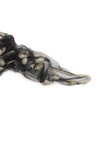 Tessuto nero trasparente con ricami in foglia d'oro, design fluido e una bordatura dorata texturizzata lungo il bordo. Aspetto leggero e delicato.