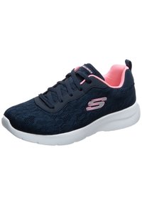 Scarpa sportiva blu navy con tomaia in maglia testurizzata, dettagli rosa sul tallone e sul logo, e suola bianca ammortizzata. Inclusi i lacci.