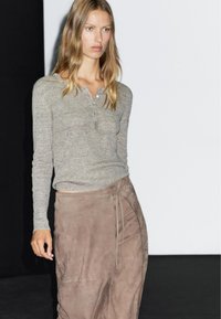 Massimo Dutti WRAP MIDI - Leather skirt - mottled brown