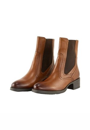 Paar braune Leder-Stiefeletten mit niedrigen Blockabsätzen und dunklen elastischen Seitenpaneelen auf weißem Hintergrund.