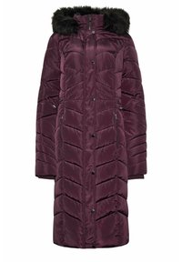 Bordeaux-pudret parka-jakke med en faux fur hætte. Har et quiltet mønster, lynlåslukket sidelommer og lukket front med knapper.