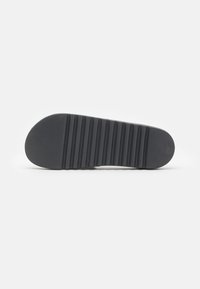 Calvin Klein CHUNKY POOL SLIDE - Papuci - grey
