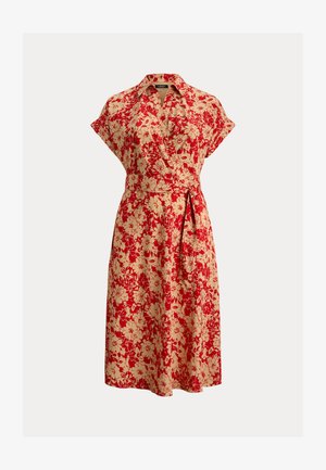 Červené zavinovací šaty s krátkými rukávy, květinovým vzorem v krémové barvě, límečkem a pásem vázaným v pase pro zvýraznění siluety.