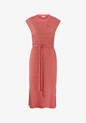 Abito a righe in corallo e grigio, realizzato in un tessuto morbido. Presenta un collo rotondo, maniche a sbuffo, una vita con fiocco e spacco laterale per facilitare i movimenti.