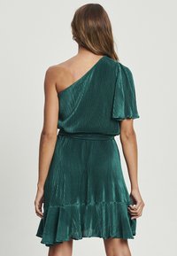 TUSSAH SOFFY MINI - Koktailové šaty/večierkové šaty - emerald plisse