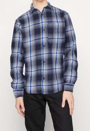 Camicia a maniche lunghe a quadri blu e navy con colletto button-down, dotata di una tasca sul petto e chiusura con bottoni. Tessuto morbido.